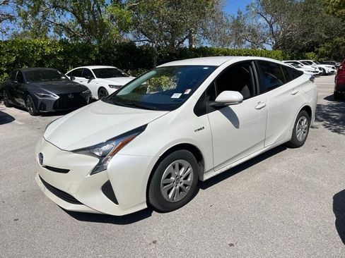Used 2018 Toyota Prius One image 2
