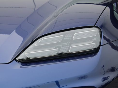 Used 2024 Porsche Macan 4 Electric image 11