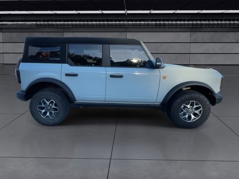 Used 2023 Ford Bronco Badlands image 9