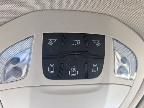 Used 2023 Chrysler Pacifica Touring-L FWD image 25