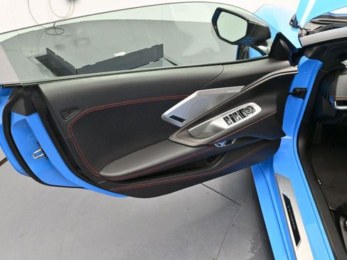 Used 2021 Chevrolet Corvette Stingray Premium Conv w/ Z51 Performance Package image 9