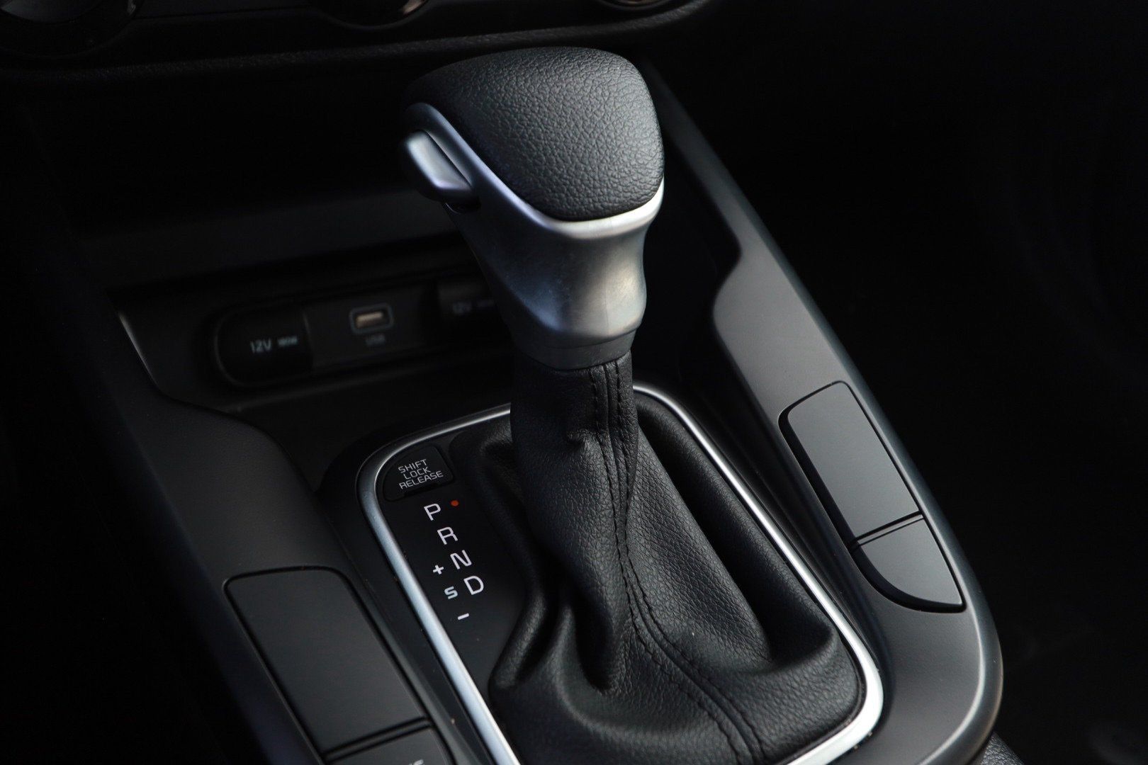 Used 2025 Kia Soul LX w/ LX Technology Package FWD image 16