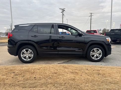 Used 2024 GMC Terrain SLE image 8