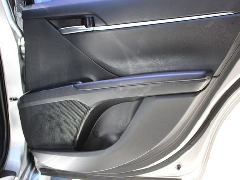 Used 2018 Toyota Camry SE FWD image 13