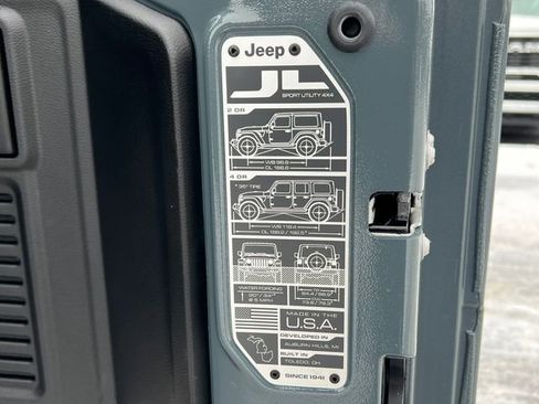 Used 2025 Jeep Wrangler Unlimited Sahara w/ Safety Group image 40