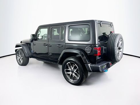 Used 2024 Jeep Wrangler Unlimited w/ Convenience Group AWD/4WD image 5