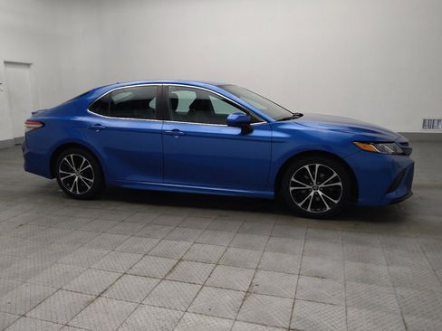 Used 2019 Toyota Camry SE FWD image 11