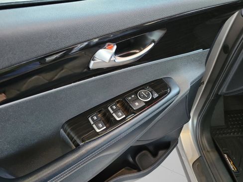 Used 2019 Kia Sorento EX image 30