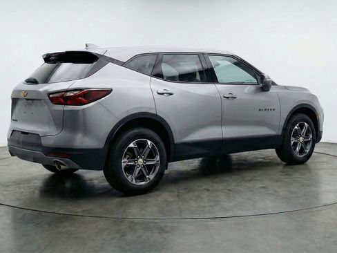 Used 2025 Chevrolet Blazer LT FWD image 9