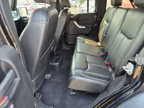 Used 2016 Jeep Wrangler Unlimited Rubicon AWD/4WD image 13