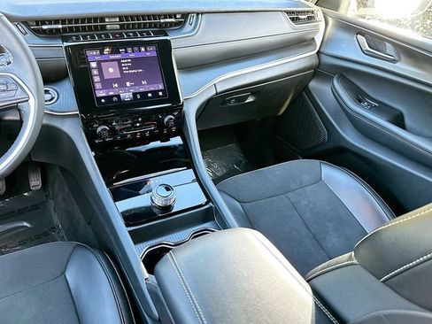 Used 2024 Jeep Grand Cherokee Altitude image 22