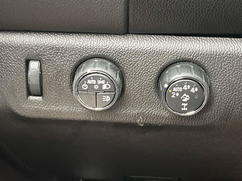 Certified 2019 Chevrolet Colorado ZR2 w/ ZR2 Dusk Special Edition AWD/4WD image 19