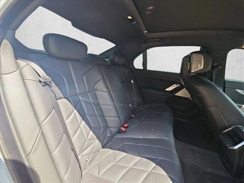 Used 2024 BMW 740i xDrive AWD/4WD image 18