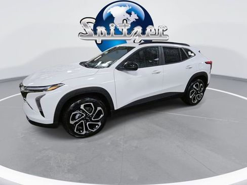 New 2026 Chevrolet Trax RS w/ Sunroof Package FWD image 4