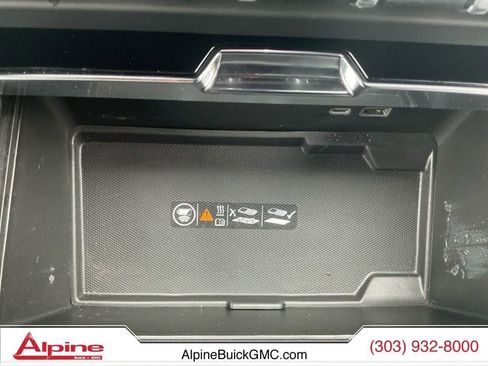 Used 2025 GMC Yukon Denali AWD/4WD image 16