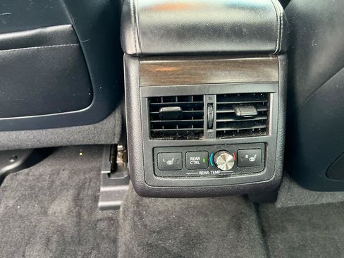 Used 2016 Toyota Avalon Limited FWD image 18