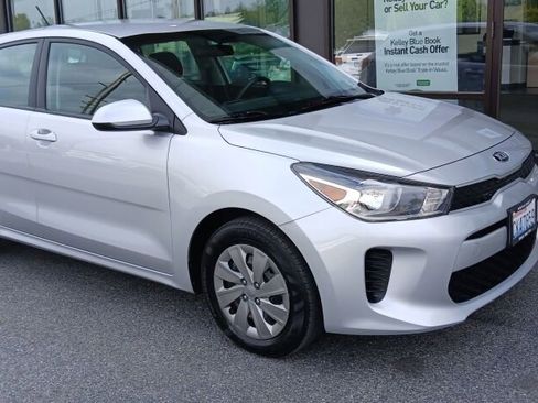 Used 2019 Kia Rio S image 2