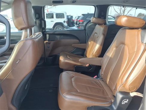 Used 2019 Chrysler Pacifica Limited w/ Advanced Safetytec Group image 14