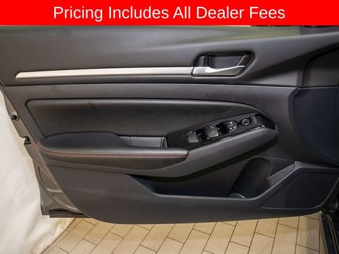 Certified 2025 Nissan Altima 2.5 SR FWD image 11