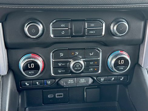 Used 2024 GMC Yukon SLT RWD image 17