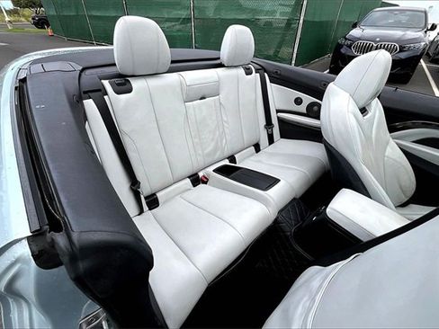 Used 2015 BMW M4 Convertible image 29