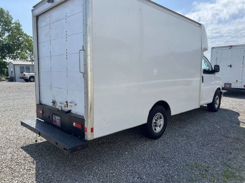 Used 2018 Chevrolet Express 3500 w/ Power Convenience Package RWD image 2