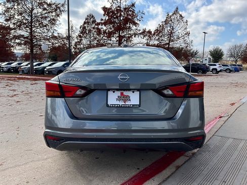 Used 2025 Nissan Altima 2.5 SV image 7