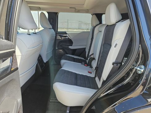 New 2026 Mitsubishi Outlander SE AWD/4WD image 13