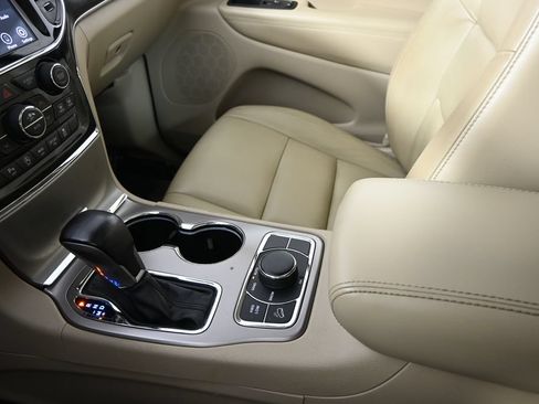 Used 2021 Jeep Grand Cherokee Limited w/ Sun & Sound Group AWD/4WD image 34