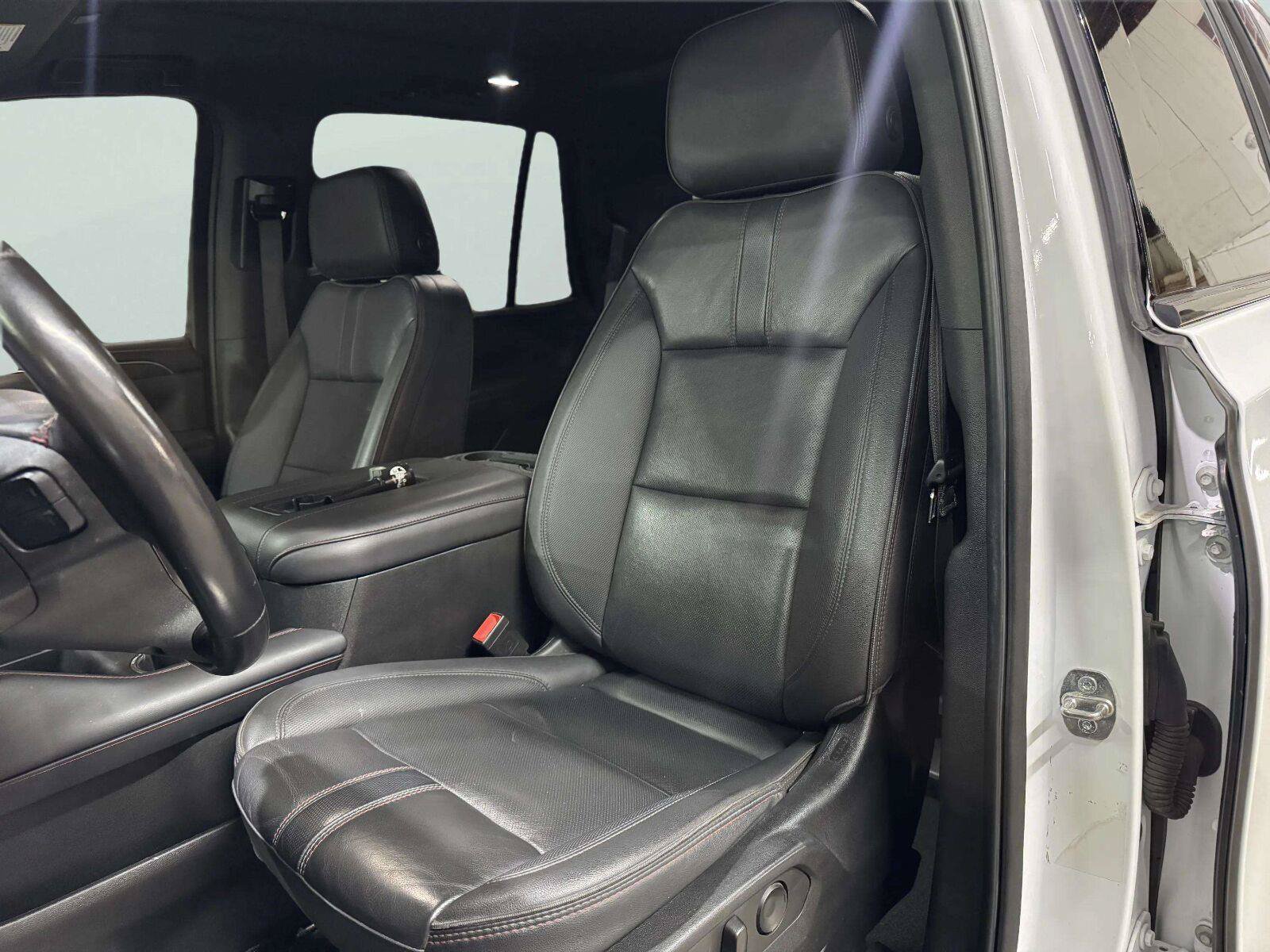 Used 2022 Chevrolet Tahoe RST w/ Luxury Package AWD/4WD image 17
