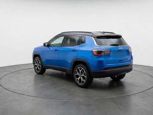 Used 2025 Jeep Compass Limited image 6