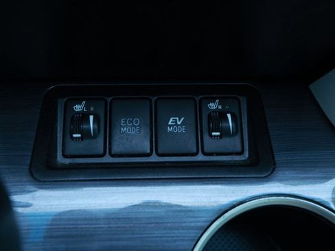 Used 2014 Toyota Camry XLE w/ Leather Package image 19