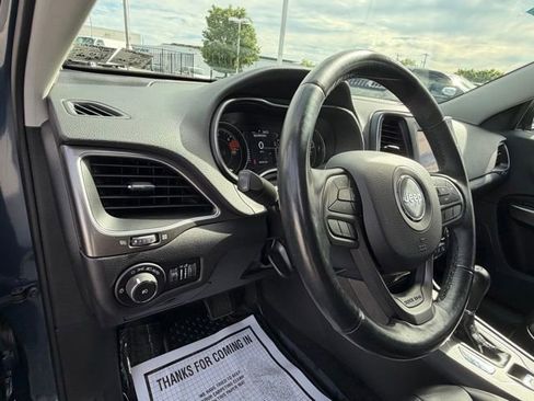 Used 2019 Jeep Cherokee Latitude Plus w/ Cold Weather Group AWD/4WD image 32