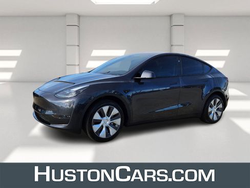 Used 2024 Tesla Model Y Long Range image 1