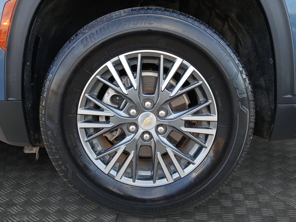 Used 2024 Chevrolet Traverse LS FWD image 22