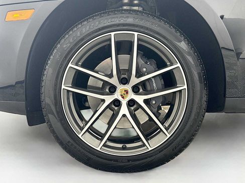 Certified 2026 Porsche Macan AWD/4WD image 32