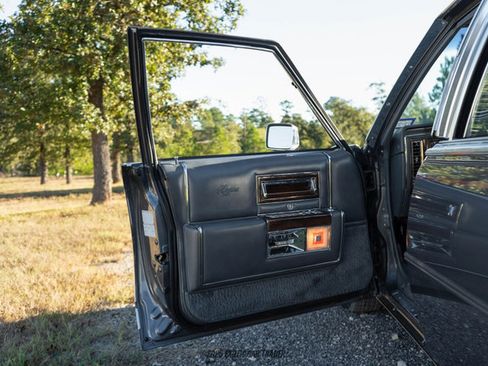 Used 1988 Cadillac Brougham image 18