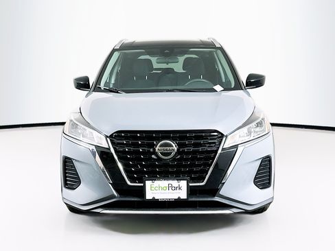 Used 2021 Nissan Kicks SV FWD image 2
