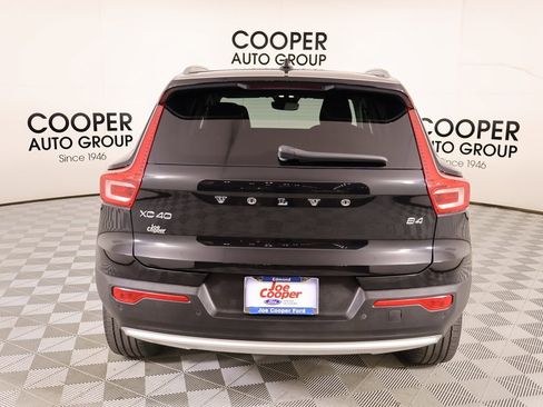 Used 2023 Volvo XC40 B4 Plus image 22