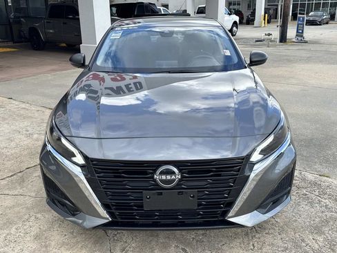 Used 2025 Nissan Altima 2.5 SV image 3