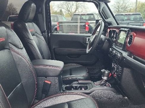 Used 2023 Jeep Gladiator Rubicon w/ Cold Weather Group AWD/4WD image 18