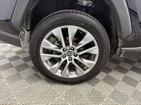 Used 2022 Toyota RAV4 XLE Premium image 19