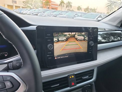 New 2025 Volkswagen Taos SE image 11