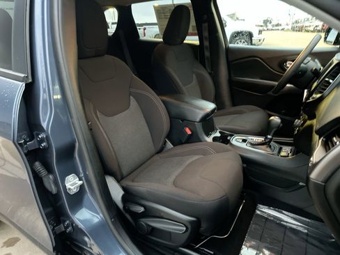 Used 2021 Jeep Cherokee Latitude image 23