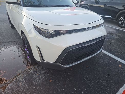 Used 2023 Kia Soul LX image 4