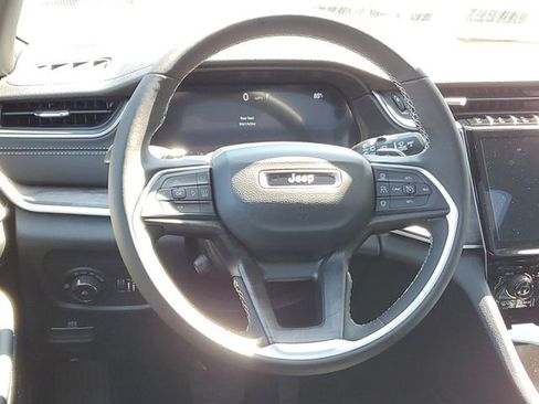 New 2025 Jeep Grand Cherokee Limited w/ Luxury Tech Group II image 8