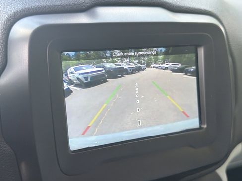 Used 2018 Jeep Renegade Limited FWD image 39