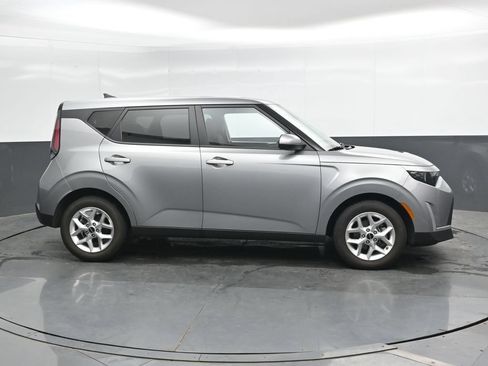 Used 2025 Kia Soul LX w/ LX Technology Package FWD image 3