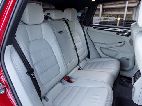 Certified 2024 Porsche Macan Turbo image 49