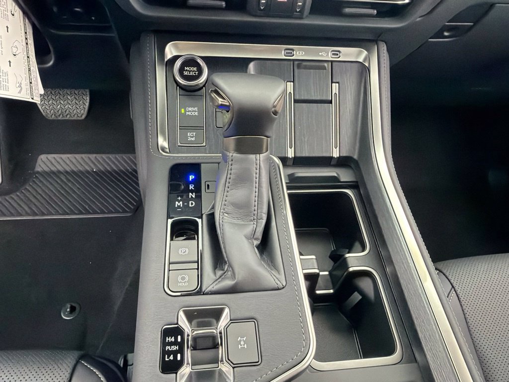 New 2026 Lexus GX 550 w/ Cold Area Package AWD/4WD image 14